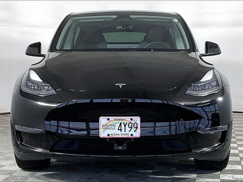 Used 2024 Tesla Model Y 2WD image 2