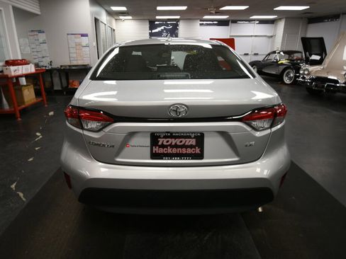 Used 2025 Toyota Corolla LE FWD image 7