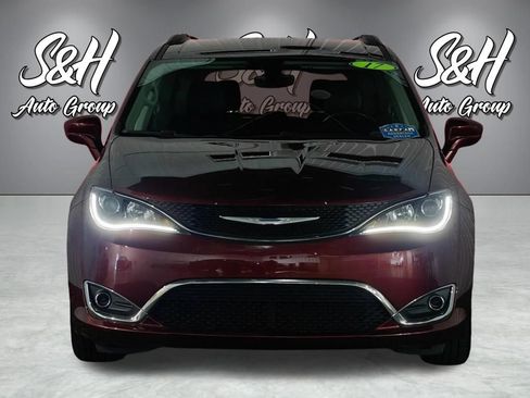 Used 2017 Chrysler Pacifica Touring-L FWD image 20