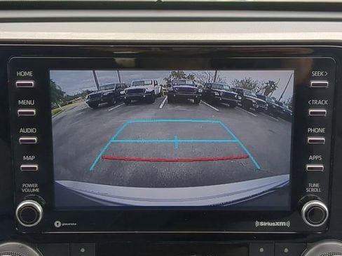 Used 2022 Toyota Highlander L image 25