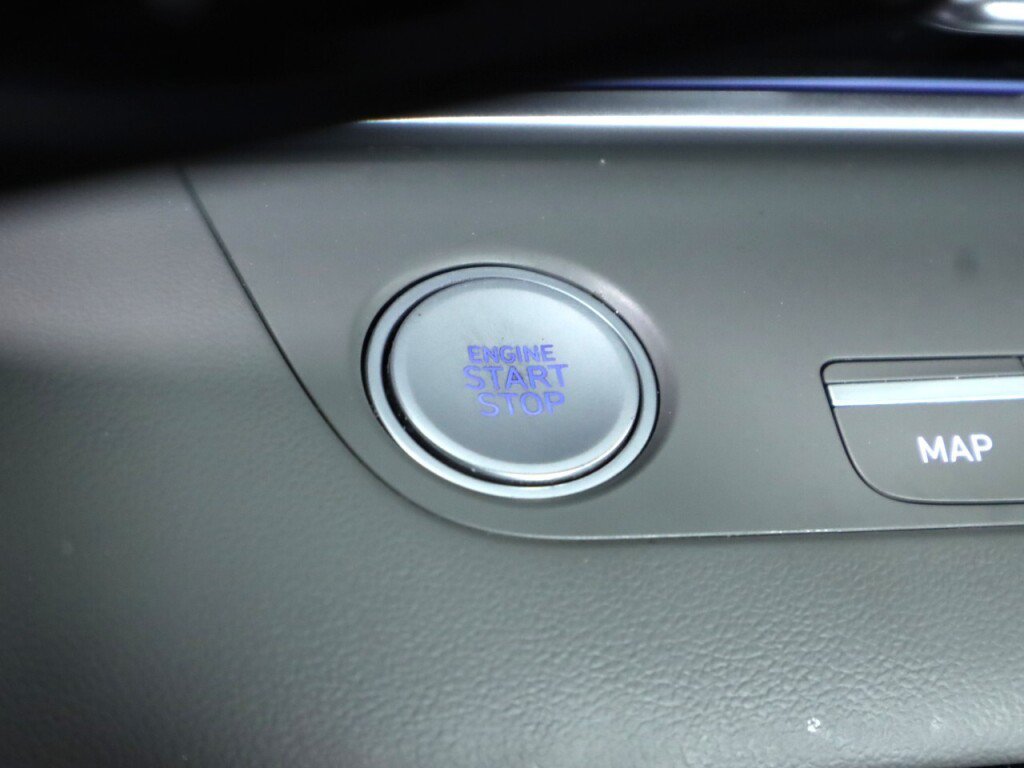 Used 2025 Hyundai Elantra SEL FWD image 29