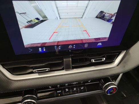 Used 2025 Chevrolet Equinox LT w/ Safety and Technology Package image 14