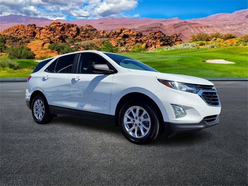 Used 2020 Chevrolet Equinox LS w/ LS Convenience Package image 2