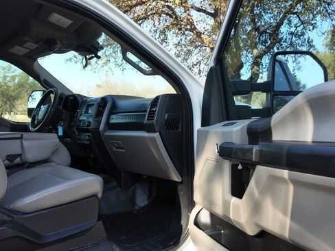 Used 2020 Ford F250 XL w/ Power Equipment Group image 11