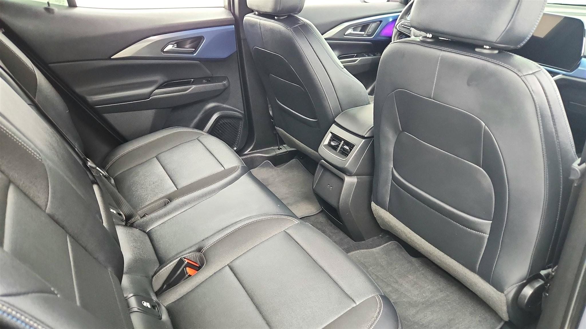 Used 2024 Chevrolet Equinox EV LT FWD image 20