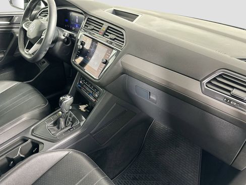 Certified 2022 Volkswagen Tiguan SE w/ Panoramic Sunroof Package image 27
