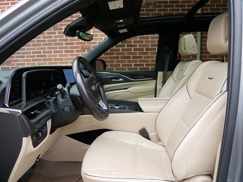 Used 2023 Cadillac Escalade Premium Luxury w/ LPO, Radiant Package AWD/4WD image 6