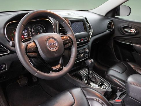 Used 2020 Jeep Cherokee Latitude Plus FWD image 2