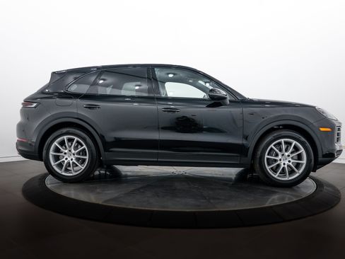 Certified 2026 Porsche Cayenne AWD/4WD image 8