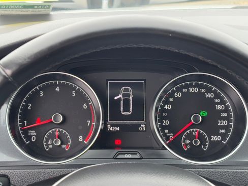 Used 2019 Volkswagen Golf S image 23