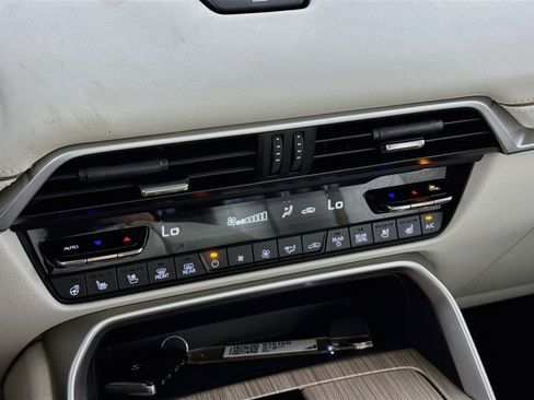 Used 2024 MAZDA CX-90 Plug-In Hybrid w/ Premium Plus AWD/4WD image 18