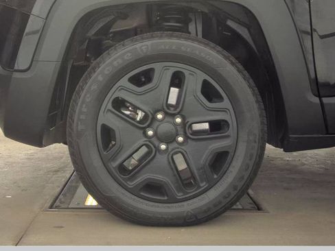 Used 2019 Jeep Renegade Sport image 9