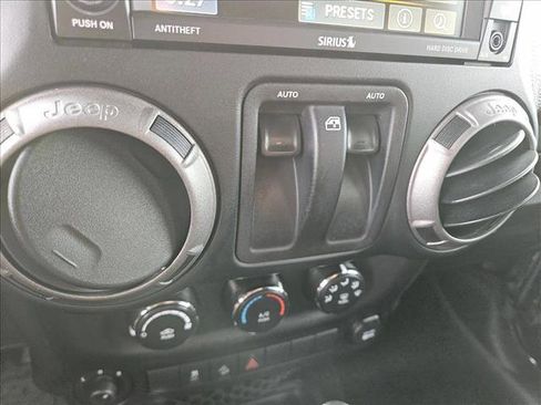 Used 2015 Jeep Wrangler Sport image 16