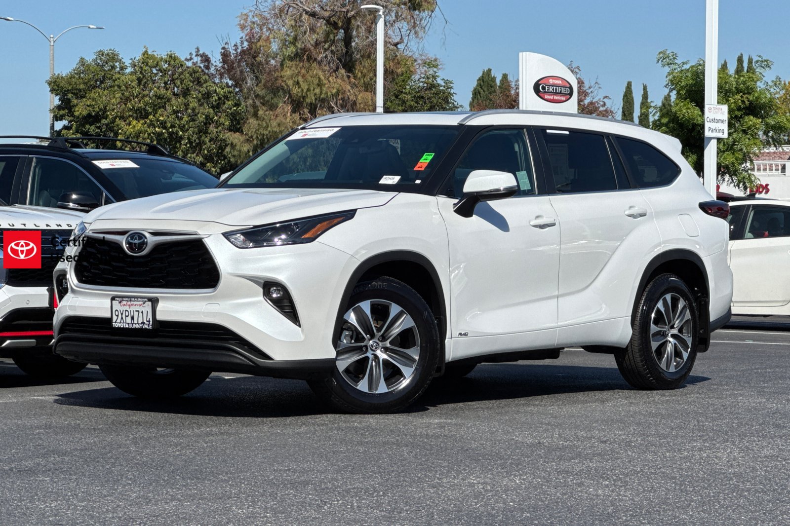 Certified 2026 Toyota Highlander XLE AWD/4WD image 1