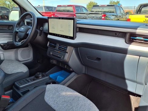 Used 2025 Ford Maverick XLT image 11