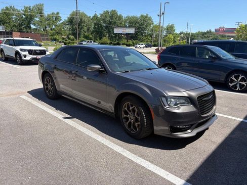 Used 2018 Chrysler 300 S w/ 300S Premium Group AWD/4WD image 4