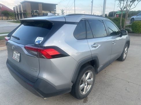 Used 2020 Toyota RAV4 Limited w/ Carpet Mat Package AWD/4WD image 7