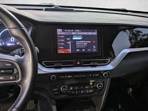 Used 2022 Kia Niro EX image 13