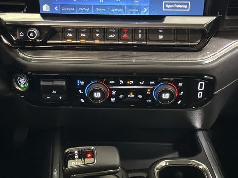 Used 2024 Chevrolet Silverado 1500 LTZ AWD/4WD image 32