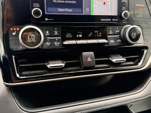 Used 2020 Toyota Highlander XLE FWD image 50
