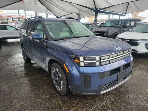Used 2025 Hyundai Santa Fe SEL FWD image 2