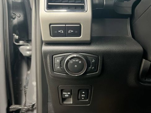 Used 2018 Ford F150 Lariat w/ Equipment Group 502A Luxury AWD/4WD image 19