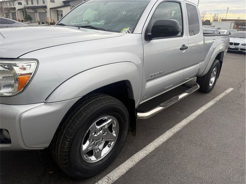 Used 2012 Toyota Tacoma 4x4 Access Cab V6 w/ SR5 Pkg image 45