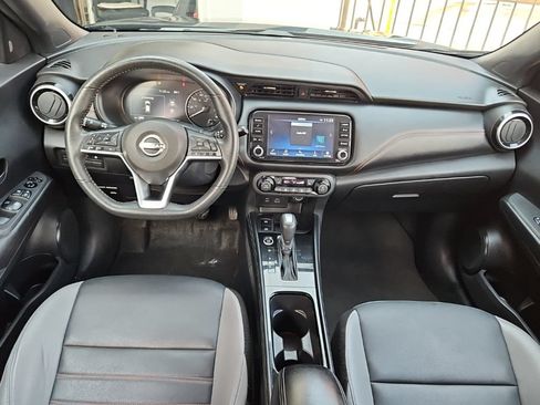 Used 2023 Nissan Kicks SR w/ SR Premium Package FWD image 9