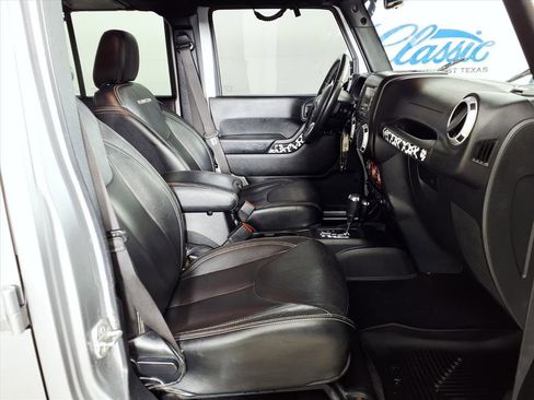 Used 2017 Jeep Wrangler Unlimited Rubicon image 19