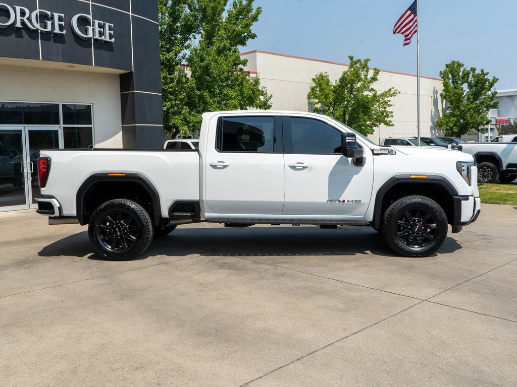 Used 2024 GMC Sierra 2500 AT4 w/ AT4 Premium Plus Package AWD/4WD image 8