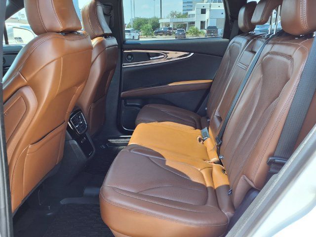 Certified 2022 Lincoln Nautilus Reserve w/ Luxury Package FWD image 5