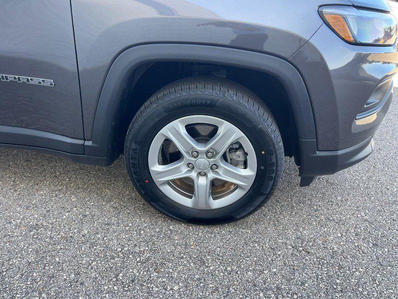 Used 2023 Jeep Compass Latitude w/ Convenience Group AWD/4WD image 8