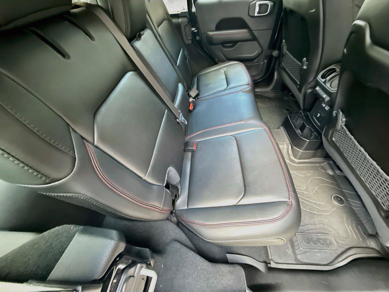 Used 2024 Jeep Wrangler Unlimited Rubicon AWD/4WD image 28