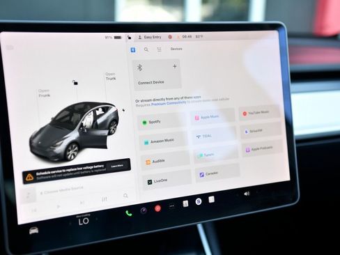 Used 2021 Tesla Model Y Long Range image 24