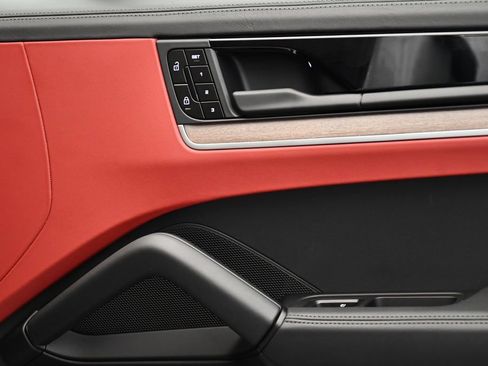 Certified 2026 Porsche Cayenne E-Hybrid AWD/4WD image 50