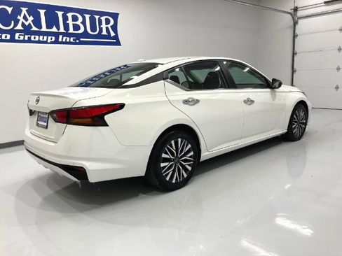 Used 2025 Nissan Altima 2.5 SV FWD image 17