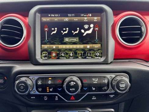 Used 2023 Jeep Wrangler Unlimited Rubicon w/ Cold Weather Group image 17