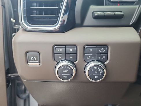 Certified 2024 GMC Sierra 2500 Denali w/ Technology Package AWD/4WD image 18