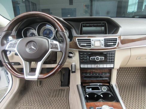 Used 2014 Mercedes-Benz E 550 4MATIC Sedan image 47