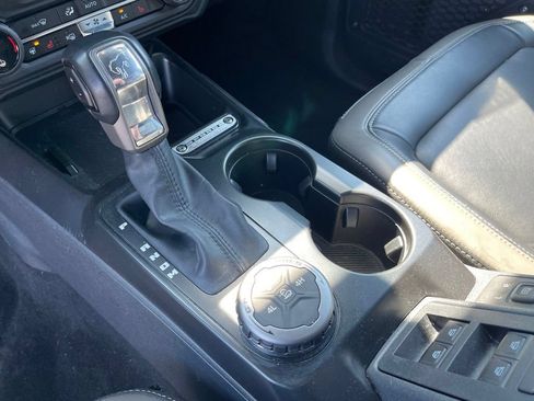Used 2025 Ford Bronco Outer Banks AWD/4WD image 25