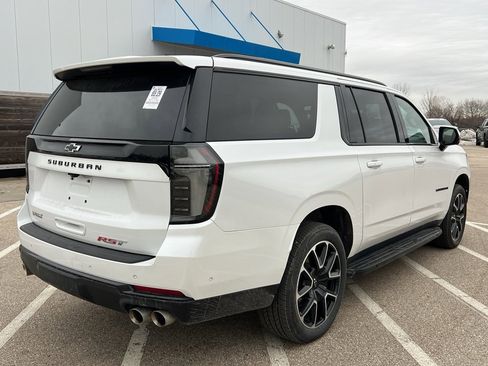 Used 2025 Chevrolet Suburban RST image 5