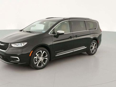 New 2026 Chrysler Pacifica Pinnacle image 1