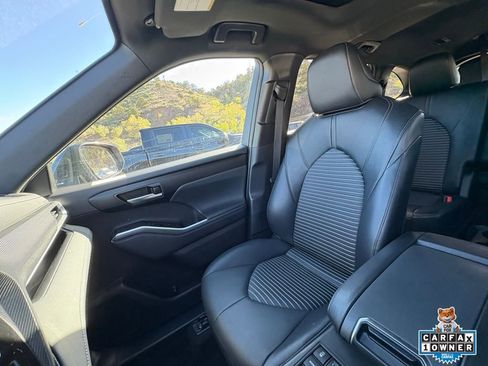 Certified 2025 Toyota Highlander XSE image 22