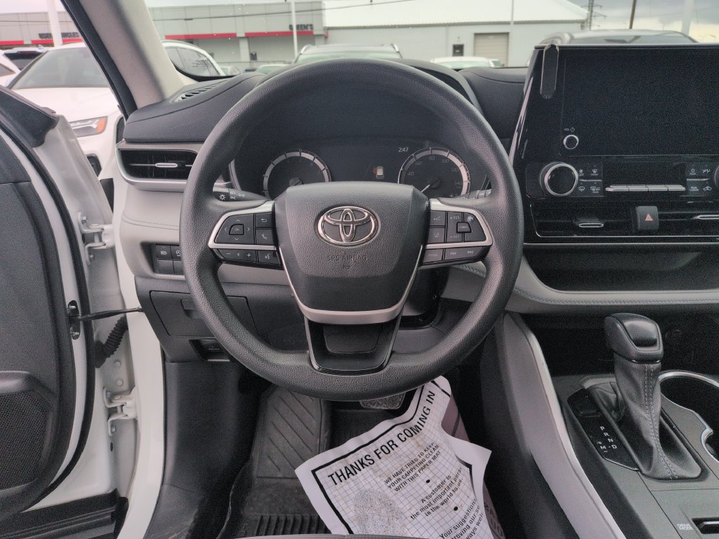 Used 2023 Toyota Highlander L FWD image 13
