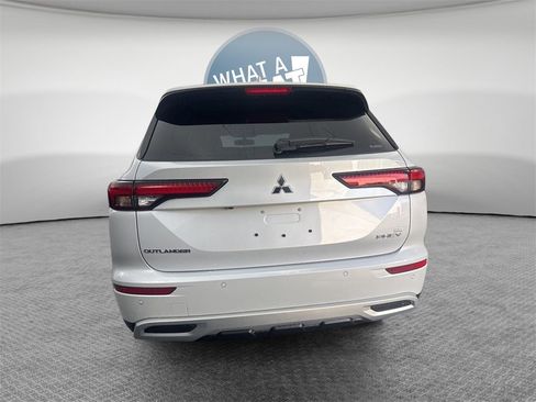 New 2025 Mitsubishi Outlander SE image 4