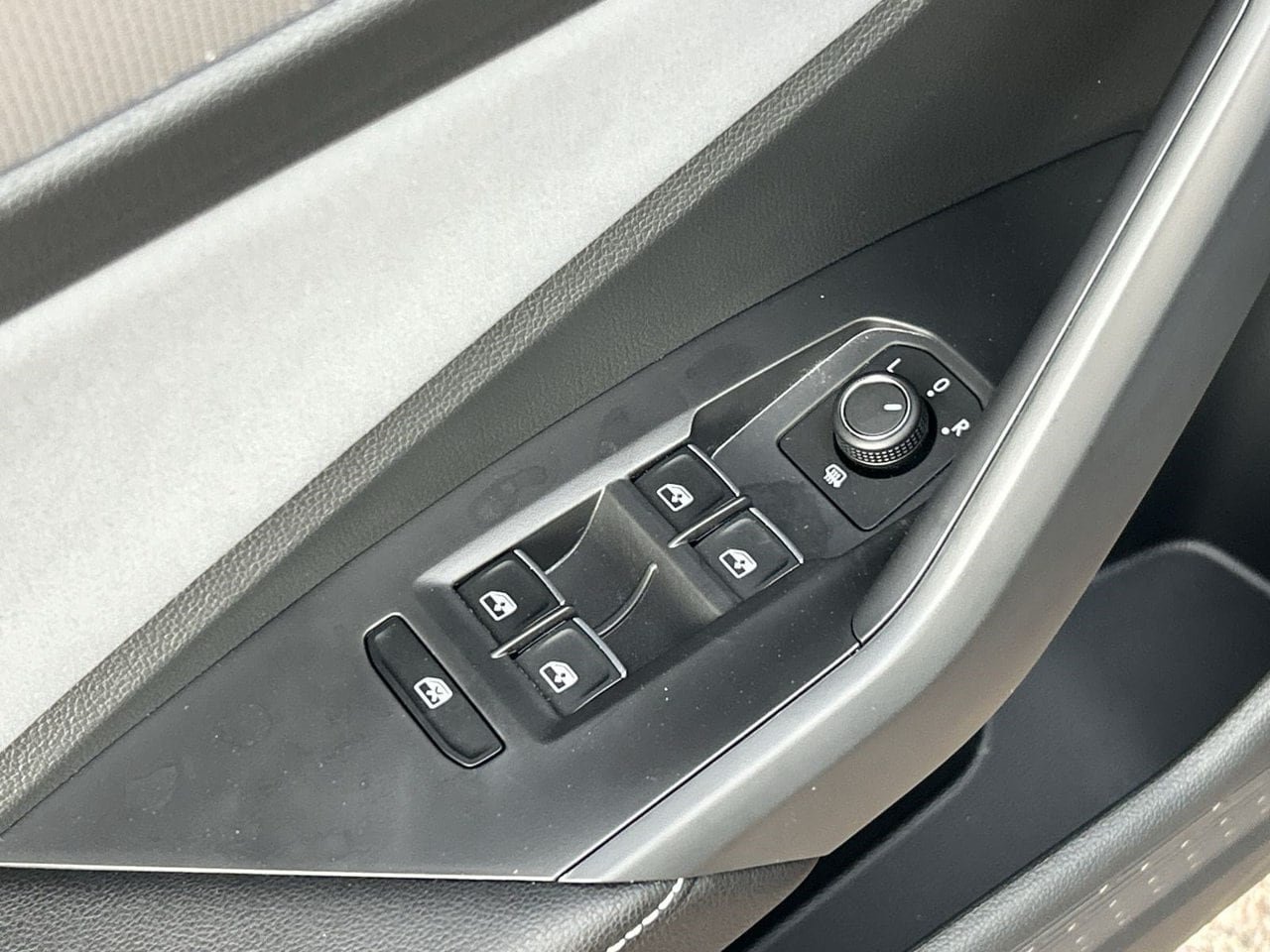 New 2027 Volkswagen Jetta SE FWD image 17