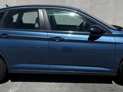 Used 2020 Volkswagen Jetta SE image 3