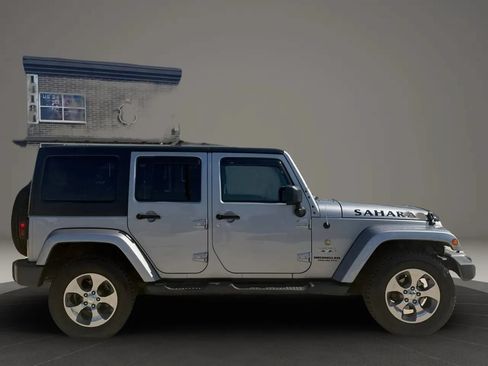 Used 2017 Jeep Wrangler Unlimited Sahara AWD/4WD image 8
