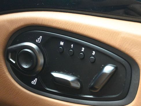 Used 2019 Aston Martin V8 Vantage Coupe image 18