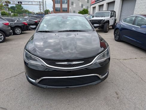 Used 2017 Chrysler 200 Limited Platinum image 4